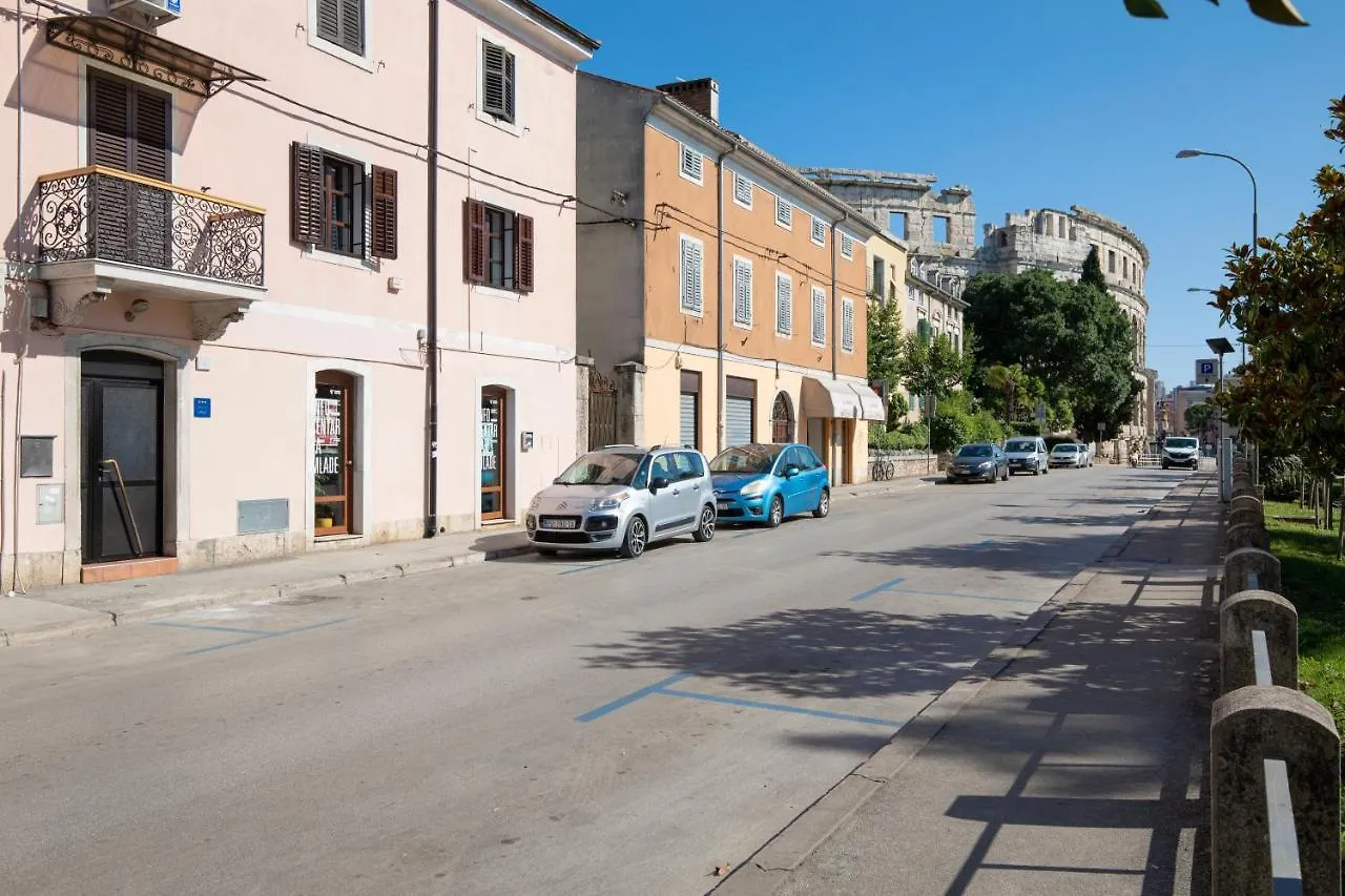 Twins Amphitheatre Apartments Pula